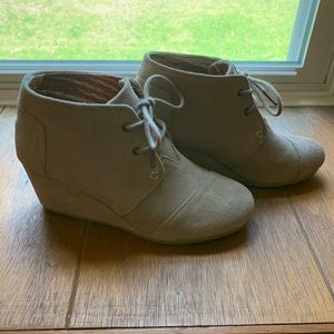 Toms wedges